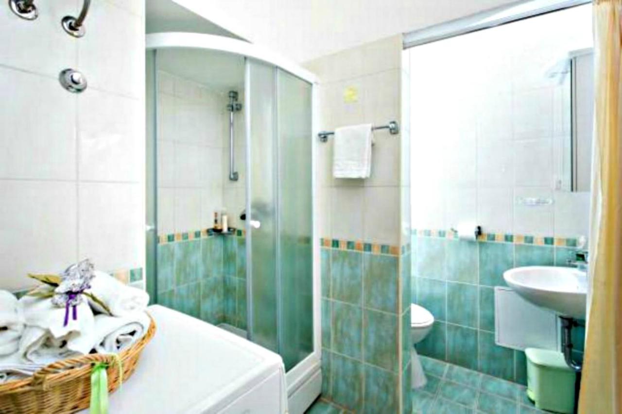 Adriana Flora Appartement *