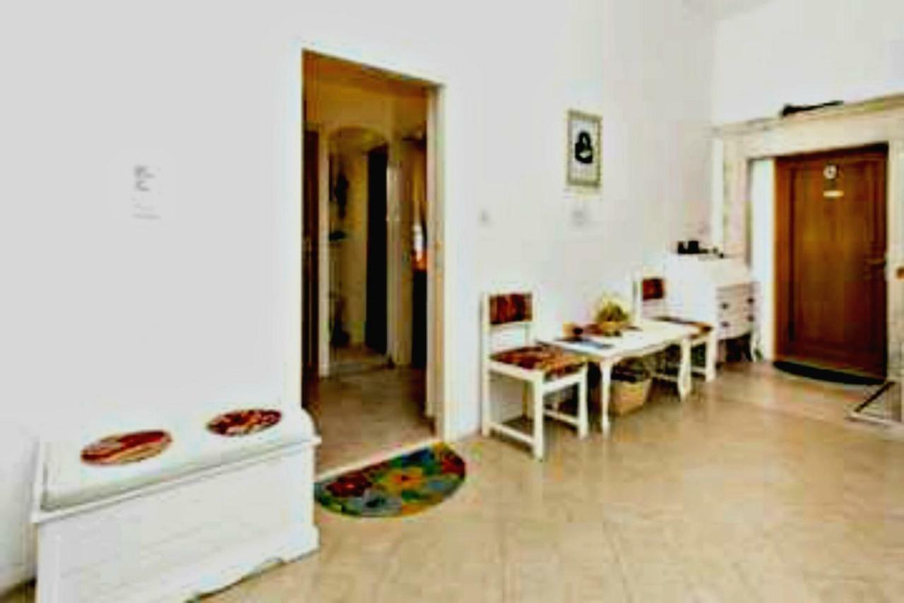 Adriana Flora Appartement *